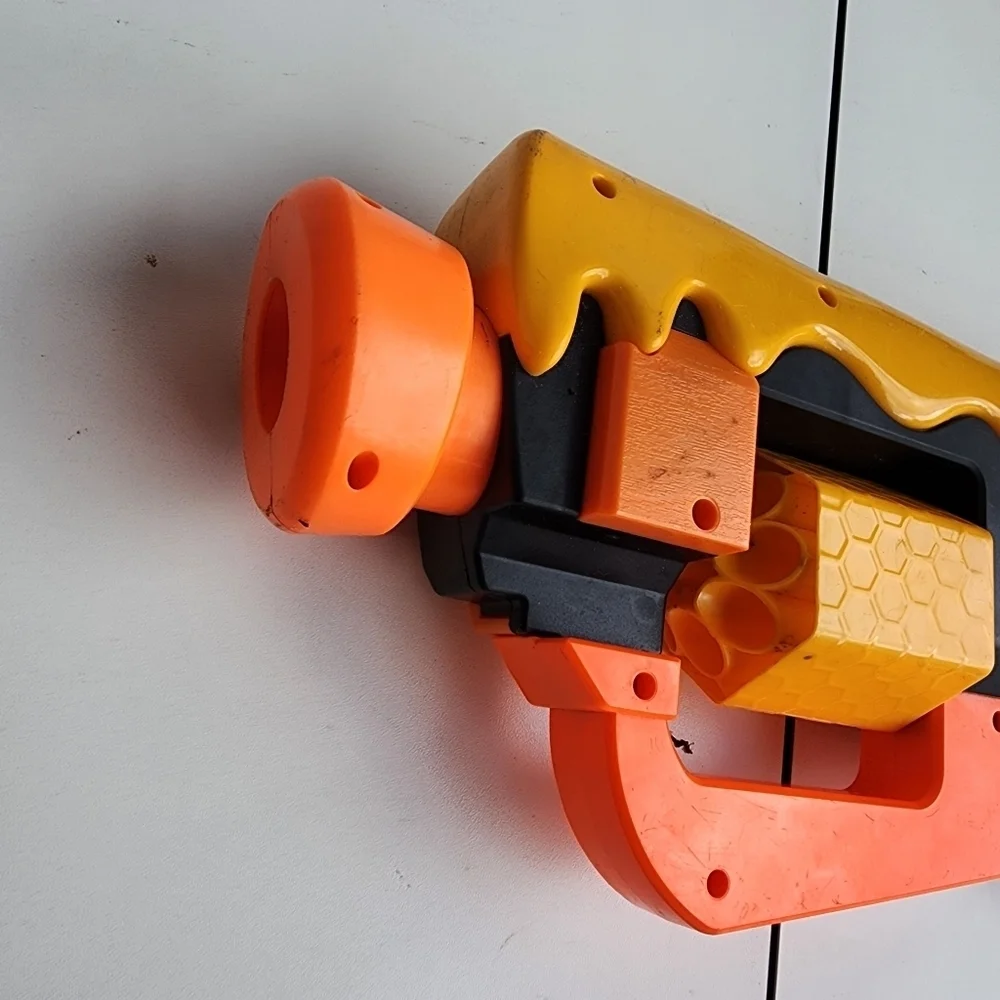 Nerf Roblox Adopt Me!: Bees! Lever Action Dart Blaster, Rotating 8-Dart Drum